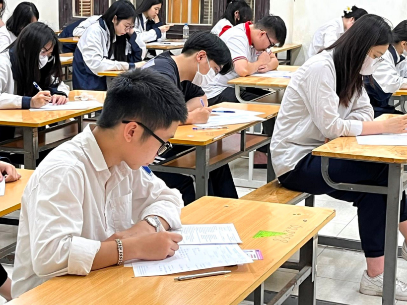 Học sinh Hà Nội làm bài khảo sát chất lượng chuẩn bị cho kỳ thi tốt nghiệp THPT năm 2024. Ảnh: Hà Nội mới.