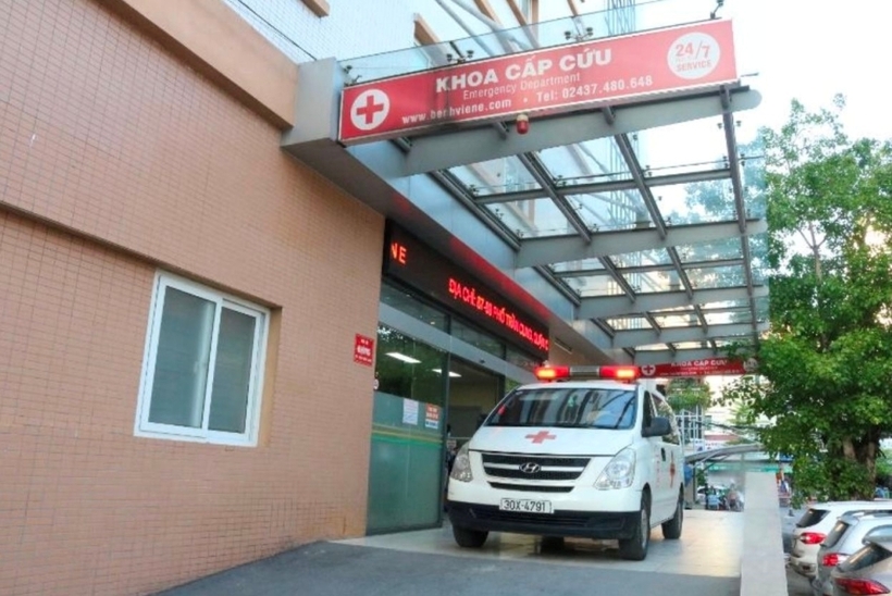 Các bác sĩ khoa Cấp cứu Bệnh viện E vừa tiếp nhận, điều trị cho nam thanh niên nhập viện trong tình trạng trên cánh tay và bàn tay xuất hiện nhiều vết thương do tai nạn sinh hoạt. Ảnh minh họa: Hà Nội Mới