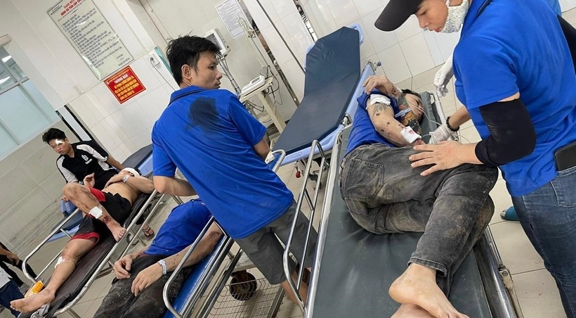 Các công nhân bị thương đang được cấp cứu tại bệnh viện Đa khoa Thống Nhất. (Ảnh: Báo Đồng Nai)