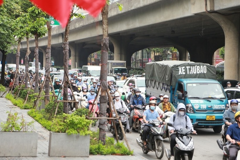 Các phương tiện lưu thông ken đặc trên đường vành đai 3