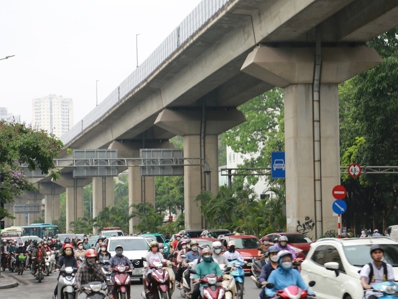Đường Trần Phú và đường Quang Trung ùn tắc kéo dài