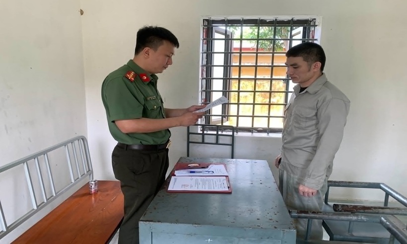 Đối tượng Lý Văn Vũ tại cơ quan công an. (Ảnh Công an Phú Thọ)