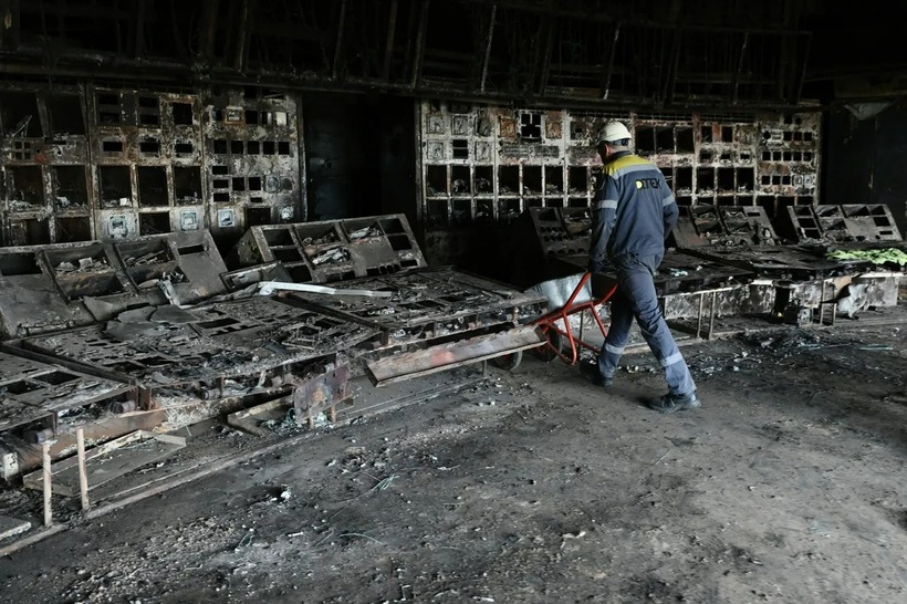 Bên trong một cơ sở năng lượng bị tên lửa Nga tấn công của Ukraine. Ảnh: Kyiv Independent