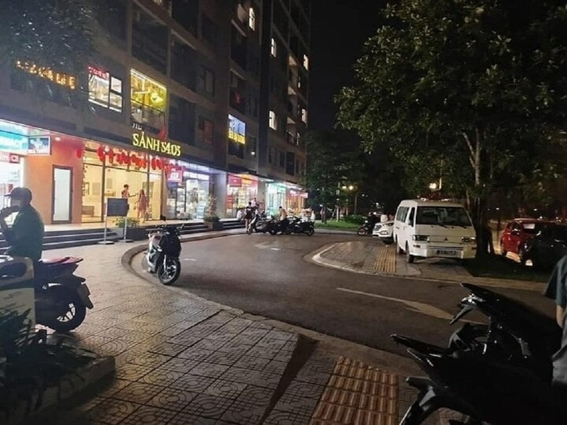 Khu chung cư phát hiện thi thể cô gái trên sofa. Ảnh: VTC News