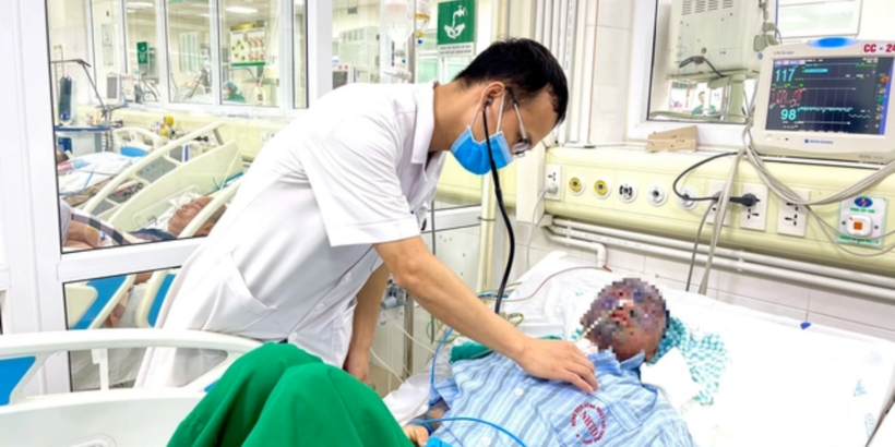 Bệnh nhân được điều trị tích cực tại Bệnh viện Bệnh Nhiệt đới Trung ương. Ảnh: BVCC