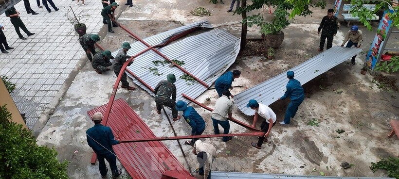 Với sự hỗ trợ kịp thời và tích cực của các đơn vị chức năng, chiều 3/5 các em học sinh sẽ tới trường học lại bình thường. (Ảnh: Tiền phong)