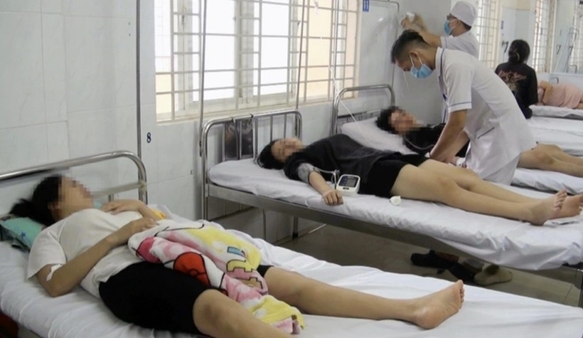Các bệnh viện tại TP.Long Khánh đã tiếp nhận cấp cứu 469 ca ngộ độc sau khi ăn bánh mì tại cơ sở bánh mì Băng. Ảnh: Báo Tuổi trẻ.