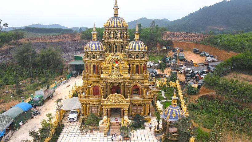 Hiện tòa lâu đài này đang ở giai đoạn hoàn thiện. Hiện chủ căn biệt thự chưa thống kê được tổng kinh phí xây dựng, nhưng con số dự kiến lên tới trên dưới 100 tỷ đồng.