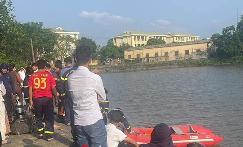 Người dân cùng lực lượng chức năng tổ chức tìm kiếm. Ảnh: Báo Lao động.