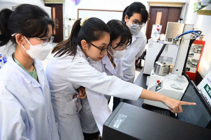 Các nhà khoa học làm việc tại Trường ĐH Quốc tế (ĐH Quốc gia TP.HCM)
