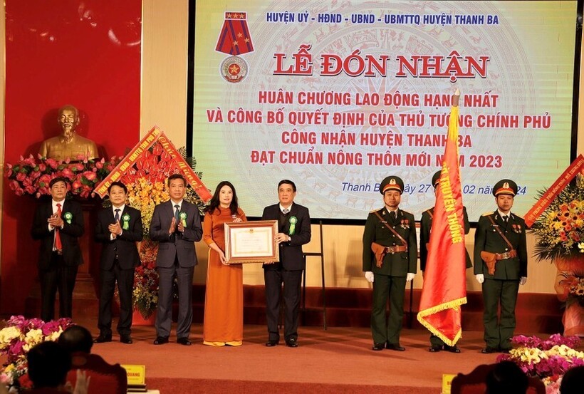 Huyện Thanh Ba đón nhận Huân chương lao động hạng Nhất; công bố Quyết định của Thủ tướng Chính phủ và đón nhận Bằng công nhận đạt chuẩn nông thôn mới năm 2023.