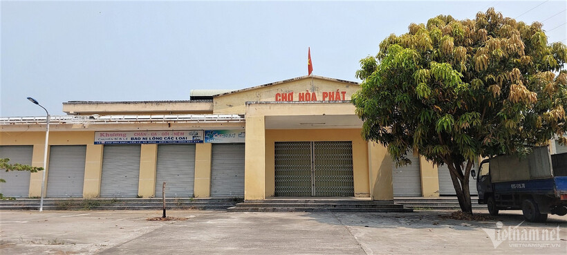 Khu chợ kỳ vọng trở thành trung tâm mua sắm, giao thương quan trọng ở phía Tây quận Cẩm Lệ, nhưng đến nay rơi cảnh tiêu điều. Ảnh: Vietnamnet
