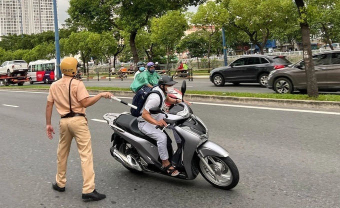 Chạy xe máy quá tốc độ 15km/h bị xử phạt bao nhiêu tiền?