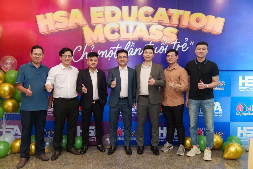 Tập thể giáo viên tại trung tâm HAS.
