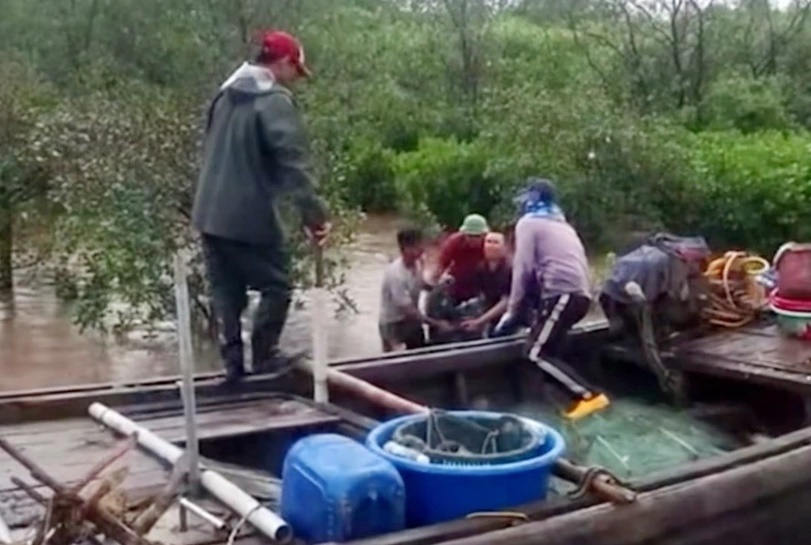 Thi thể ông Ng. được người dân phát hiện. (Ảnh: TTXVN)