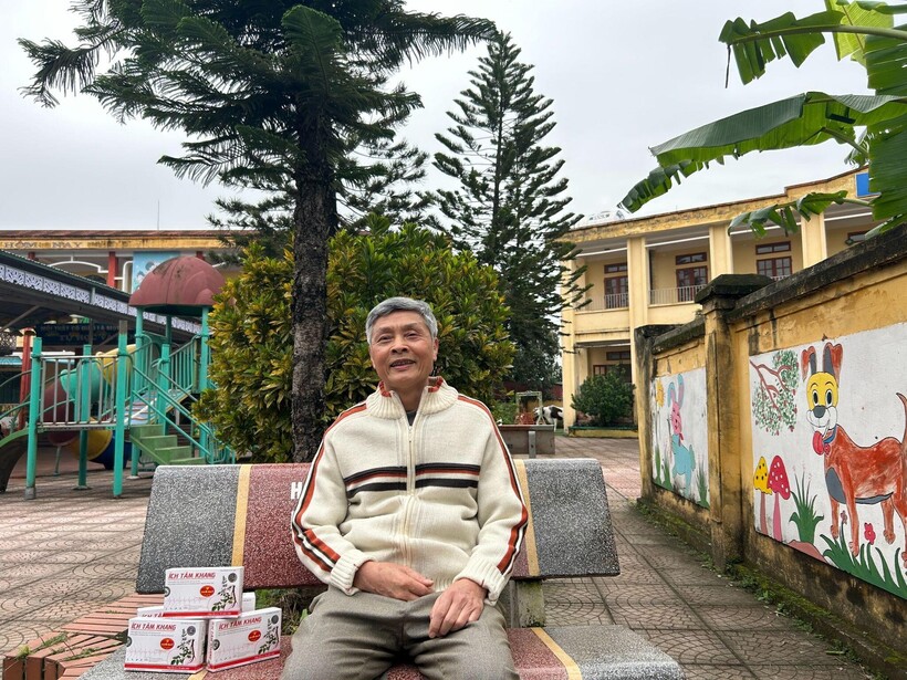 Chú Hùng vui vẻ, làm thơ về sản phẩm Ích Tâm Khang