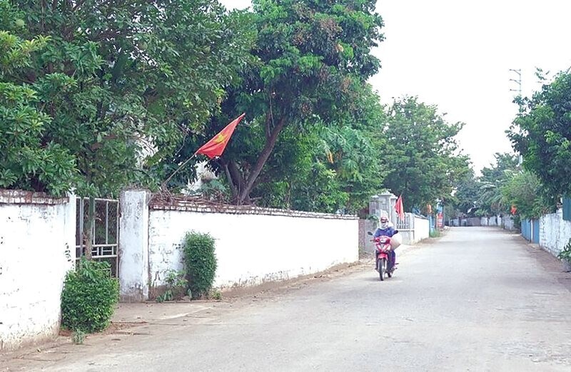 Giao thông tại xã dân tộc miền núi Vân Hòa được đầu tư xây dựng khang trang.