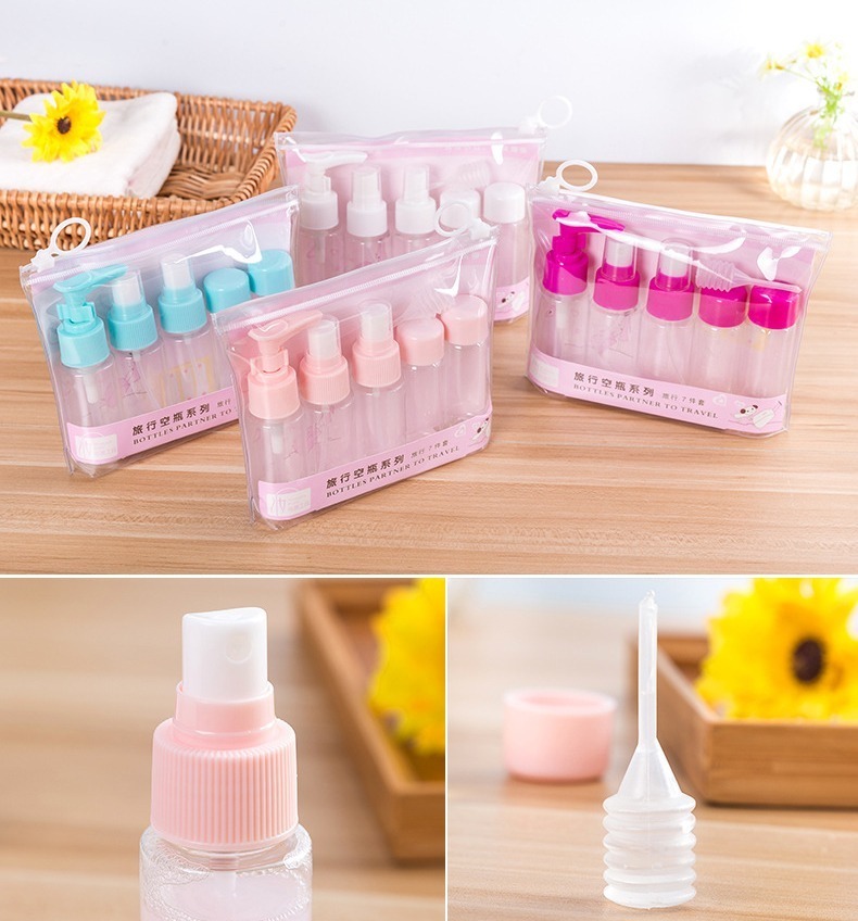Sử dụng các bộ chiết mĩ phẩm nhỏ gọn.