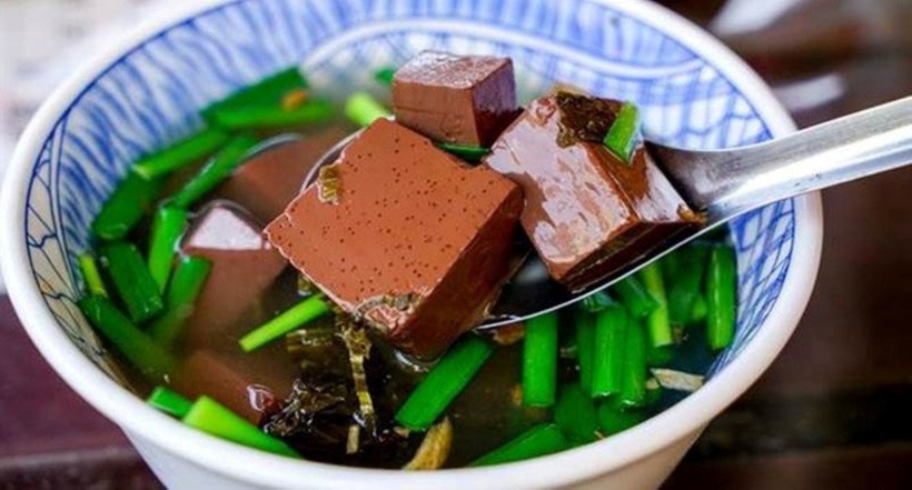 Trong tiết lợn có nhiều chất sắt nên có thể bổ sung cho người bị thiếu sắt trong máu, ngừa bệnh tim mạch. Ảnh minh họa
