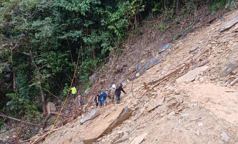 Hiện trường vụ sạt lở. Ảnh: Dân trí