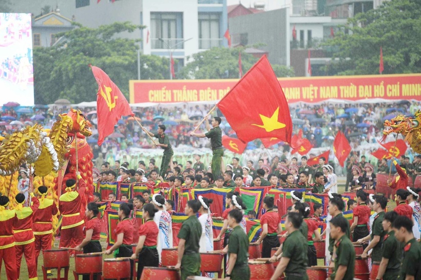 Lễ diễu binh hào hùng kỷ niệm 70 năm Chiến thắng Điện Biên Phủ - 12