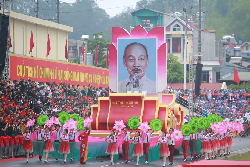 Lễ diễu binh hào hùng kỷ niệm 70 năm Chiến thắng Điện Biên Phủ - 1