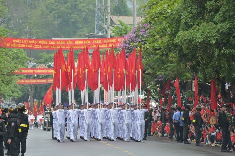 Lễ diễu binh hào hùng kỷ niệm 70 năm Chiến thắng Điện Biên Phủ - 6