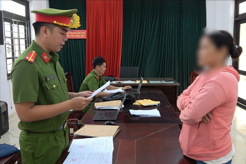 Bà L. bị khởi tố vì giao xe cho con không có bằng lái điều khiển gây tai nạn chết người. Ảnh: Dân trí.