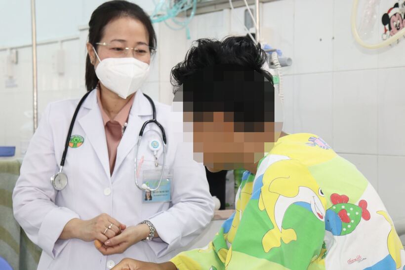 Bệnh nhi điều trị tại khoa Tiêu hoá Bệnh viện Nhi Đồng 2. Ảnh: Báo Tin tức.