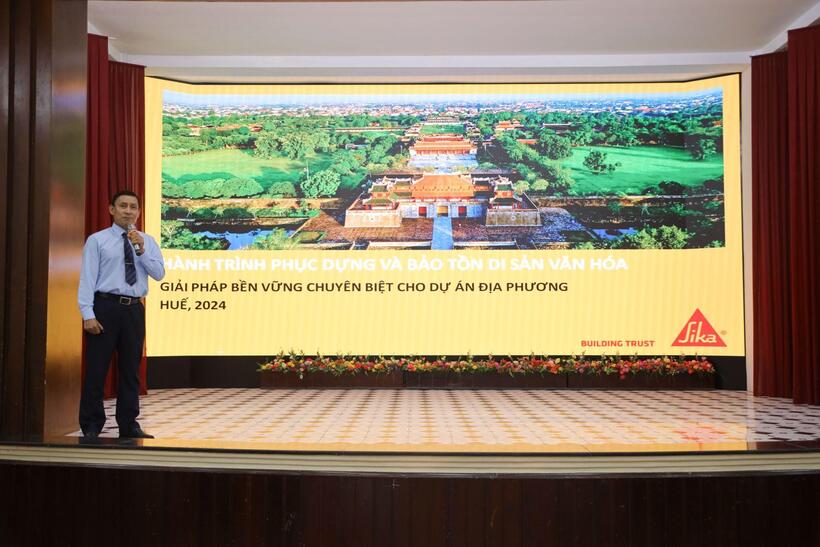 Ông Trần Thanh Mẫn - Giám đốc Hệ thống Xây dựng Hoàn thiện tại Sika Việt Nam trình bày về Hành trình phục dựng và bảo tồn di sản văn hóa.