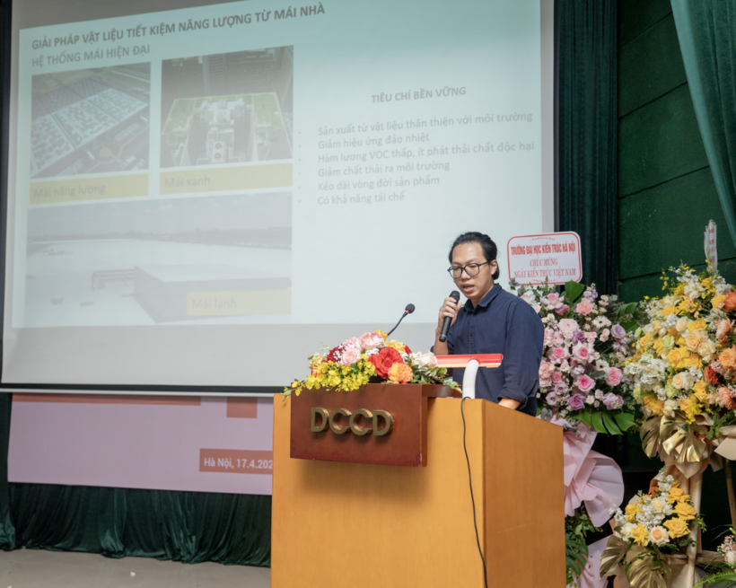 Đại diện Sika giới thiệu những giải pháp mái vượt kỳ vọng, đóng góp cho công cuộc bền vững hóa của nền kiến trúc Việt Nam.