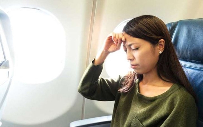 Xua tan nỗi sợ khi đi máy bay bằng cách hít thở sâu.
