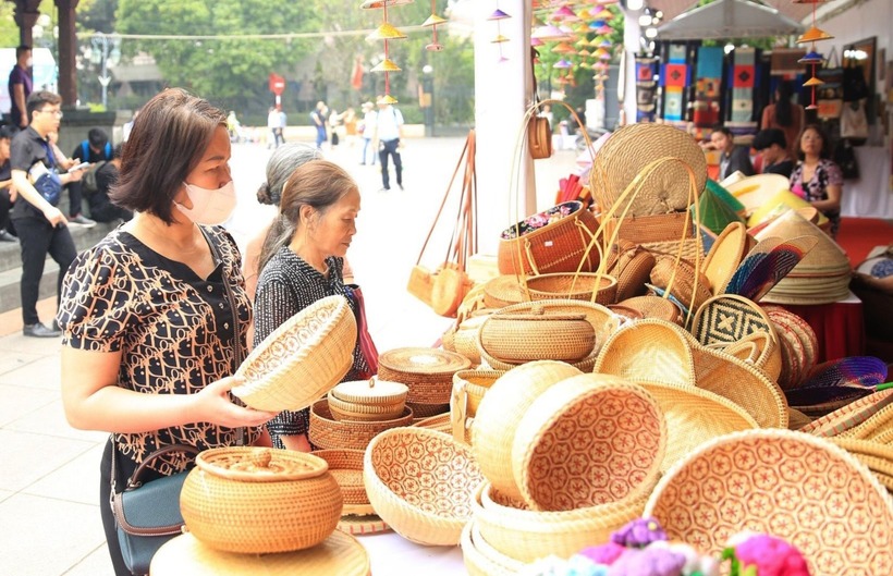 Tránh mua sắm quá nhiều hàng cồng kềnh.