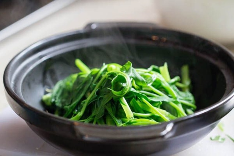Bí quyết luộc rau giữ nguyên màu xanh tươi ngon.