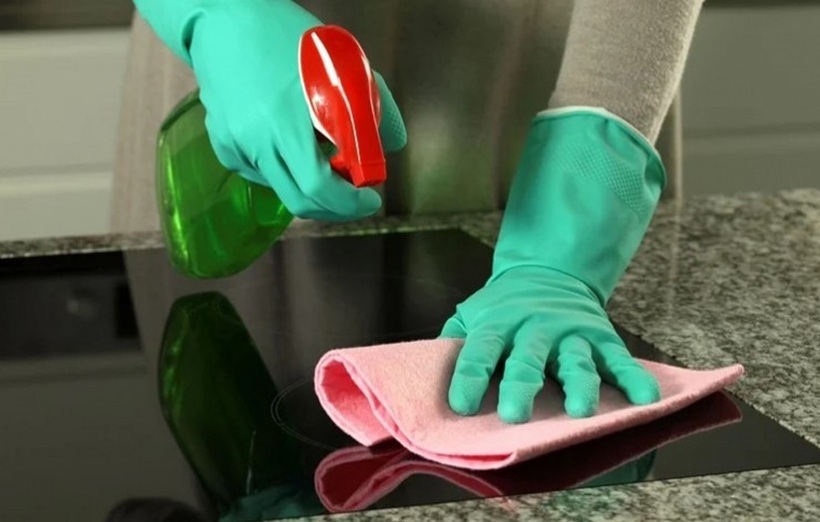 Hỗn hợp bia và muối giúp làm sạch vết bẩn