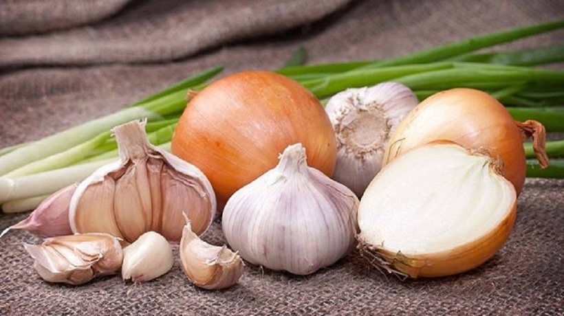 Cần lưu ý khi ăn hành, tỏi đã mọc mầm.