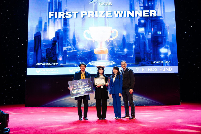 Linh còn trở thành Quán quân trong cuộc thi AI Innovator Challenge vào cuối tháng 3/2024. Ảnh: Vietnamnet.