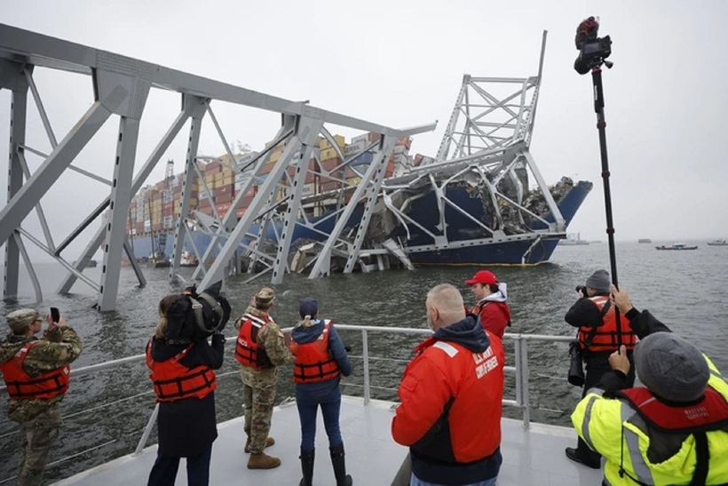 Cầu Francis Scott Key ở Baltimore, Mỹ bị sập vì một tàu chở hàng đâm phải - Ảnh: Bloomberg.