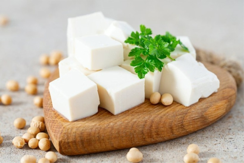 Những miếng đậu có chứa thạch cao khi rán lên sẽ có màu vàng cháy. Ảnh minh họa