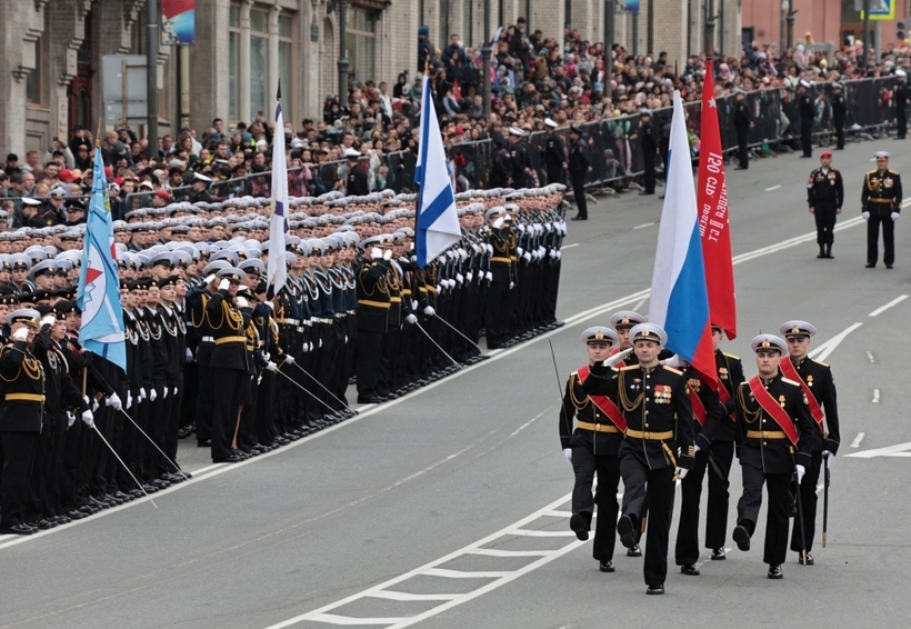 Ngoài Moscow, Nga còn tổ chức lễ duyệt binh tại Vladivostok và các thành phố lớn khác trên cả nước. Trong ảnh là cảnh các binh sĩ tham gia lễ duyệt binh tại thành phố Vladivostok vào ngày 9/5.