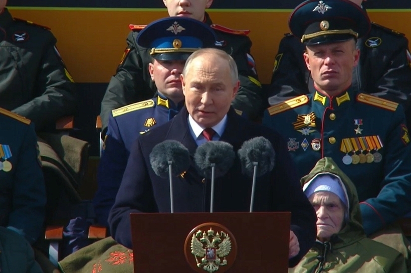 Như thông lệ hàng năm, Tổng thống Nga Vladimir Putin đã đã có bài phát biểu trước các quan khách, người dân và binh sĩ Nga có mặt tại lễ duyệt binh.