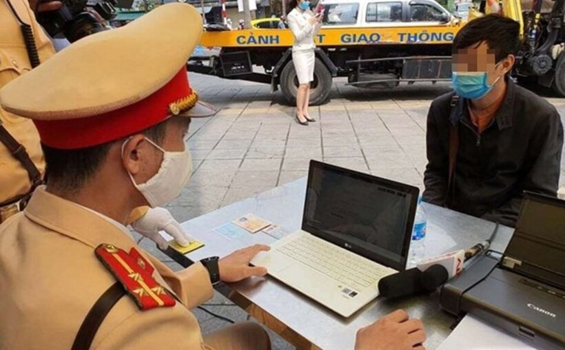 Nộp phạt giao thông tại chỗ có biên lai nộp phạt không? Ảnh minh hoạ