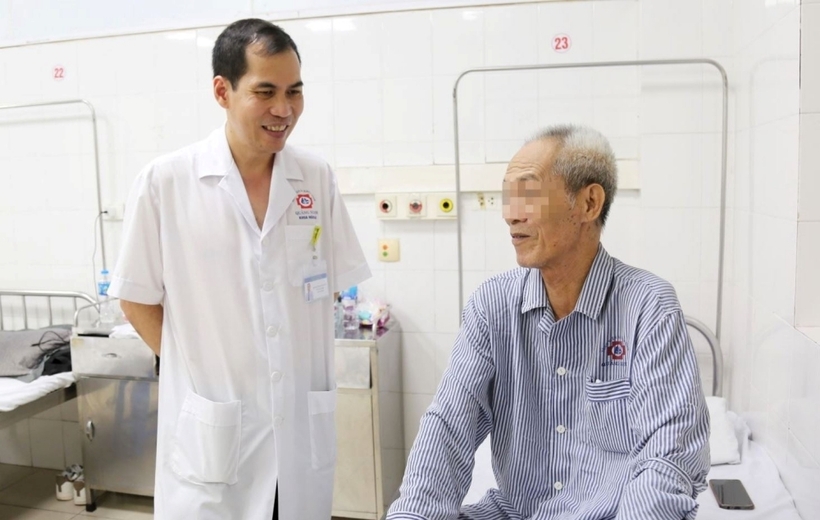 Bệnh nhân được bác sĩ chẩn đoán bị viêm phúc mạc do dị vật xuyên thủng đại tràng. Ảnh: Sức Khỏe & Đời Sống