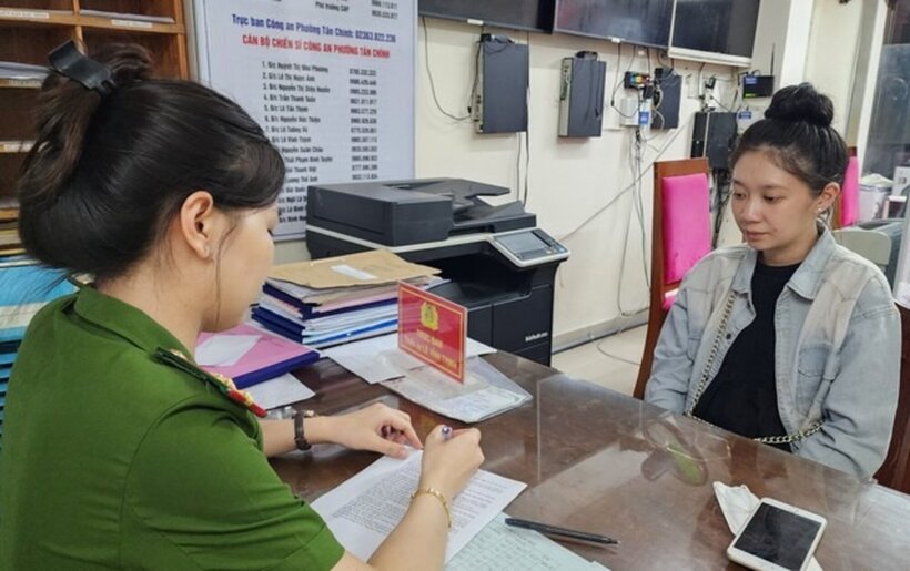Trần Yến Như tại cơ quan công an. Ảnh: Người Lao Động