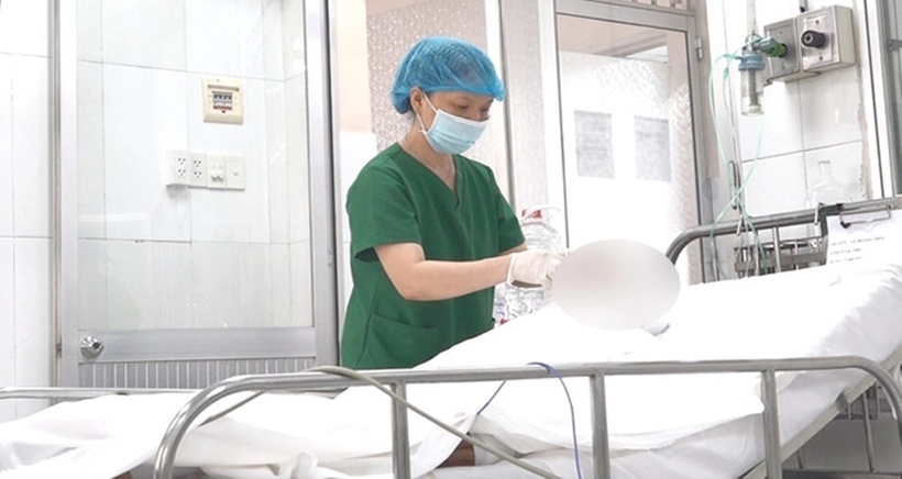 Anh L.H.T đang được điều trị tại bệnh viện Chợ Rẫy. (Ảnh: NLĐ)
