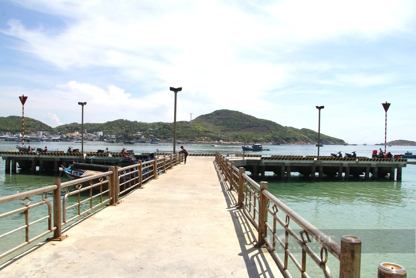 Cầu Bến thủy nội địa ở Bãi Kinh. (Ảnh: Dân Việt)