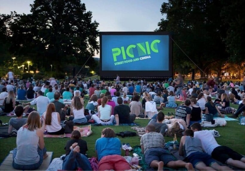 Trải nghiệm lần đầu xem phim ngoài trời Moviemob.