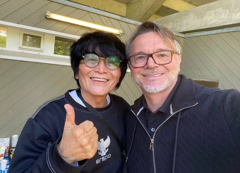 HLV Philippe Troussier đã đến xem trận U23 Indonesia gặp U23 Guinea tại Paris (Pháp). Ảnh: FIFA