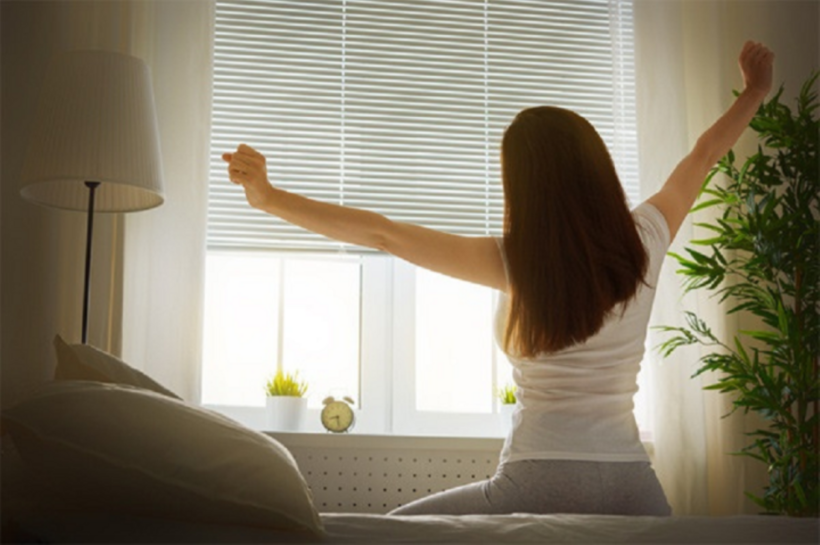 Ngủ đủ 8 tiếng một ngày và ngủ sớm sẽ giúp cho bạn có tinh thần, năng lượng làm việc.