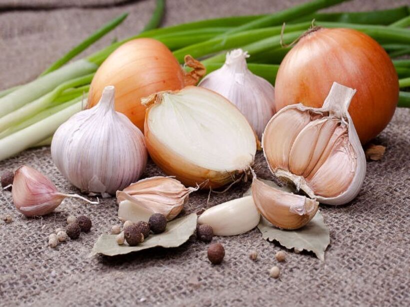 Cả hành và tỏi đều có mùi nồng và có thể gây hôi miệng, để lại ấn tượng không tốt đầu tiên cho nhà tuyển dụng. Ảnh minh họa